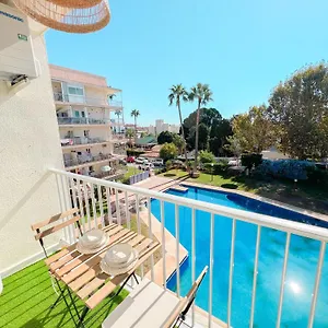 Cozy & Sunny Carihuela Park Apartment